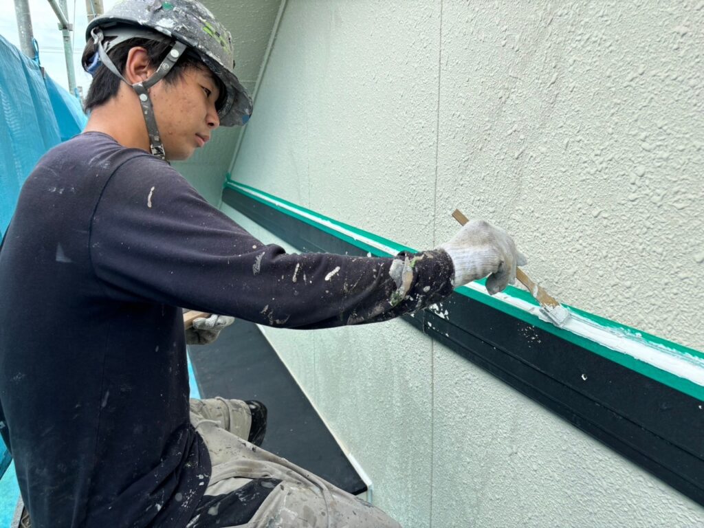 三重県松阪市の現場でコーキング作業です。240726