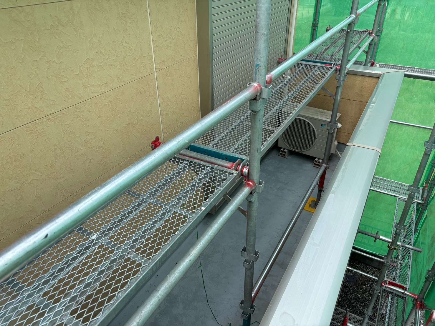 ベランダ高圧洗浄作業