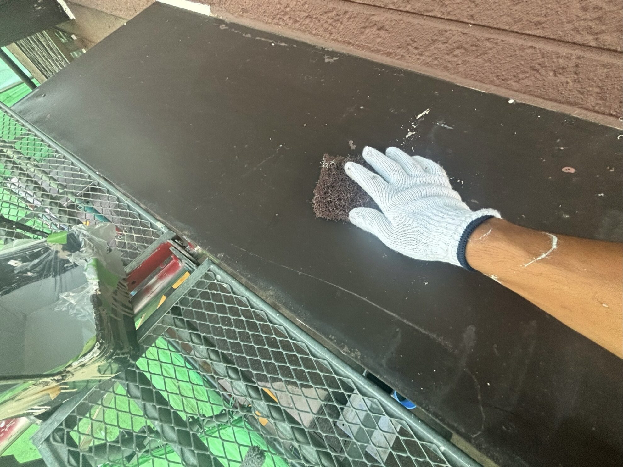 鈴鹿市K様邸 塗装前のケレン作業による下地処理