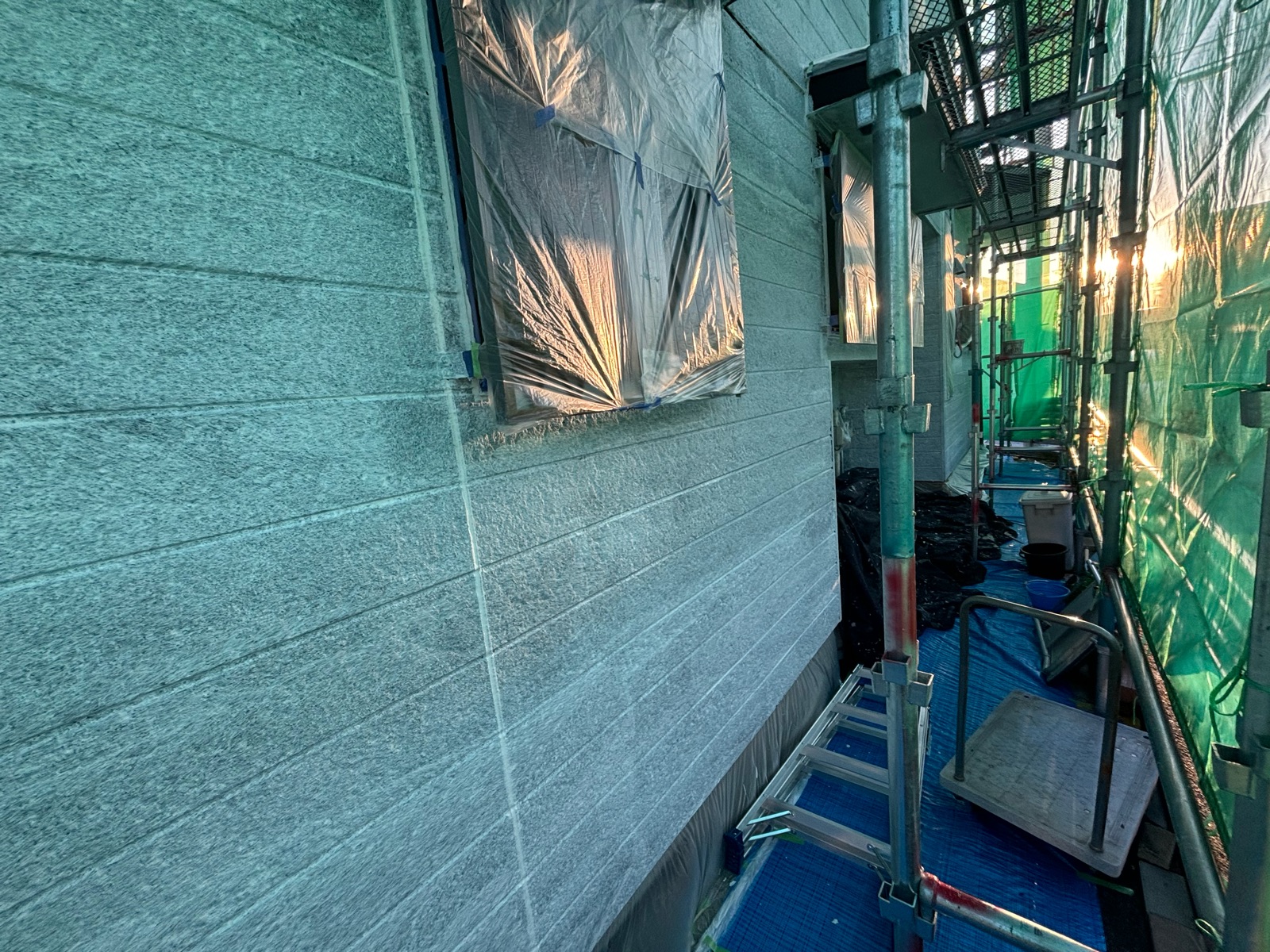 鈴鹿市K様邸 外壁塗装の下塗り工程