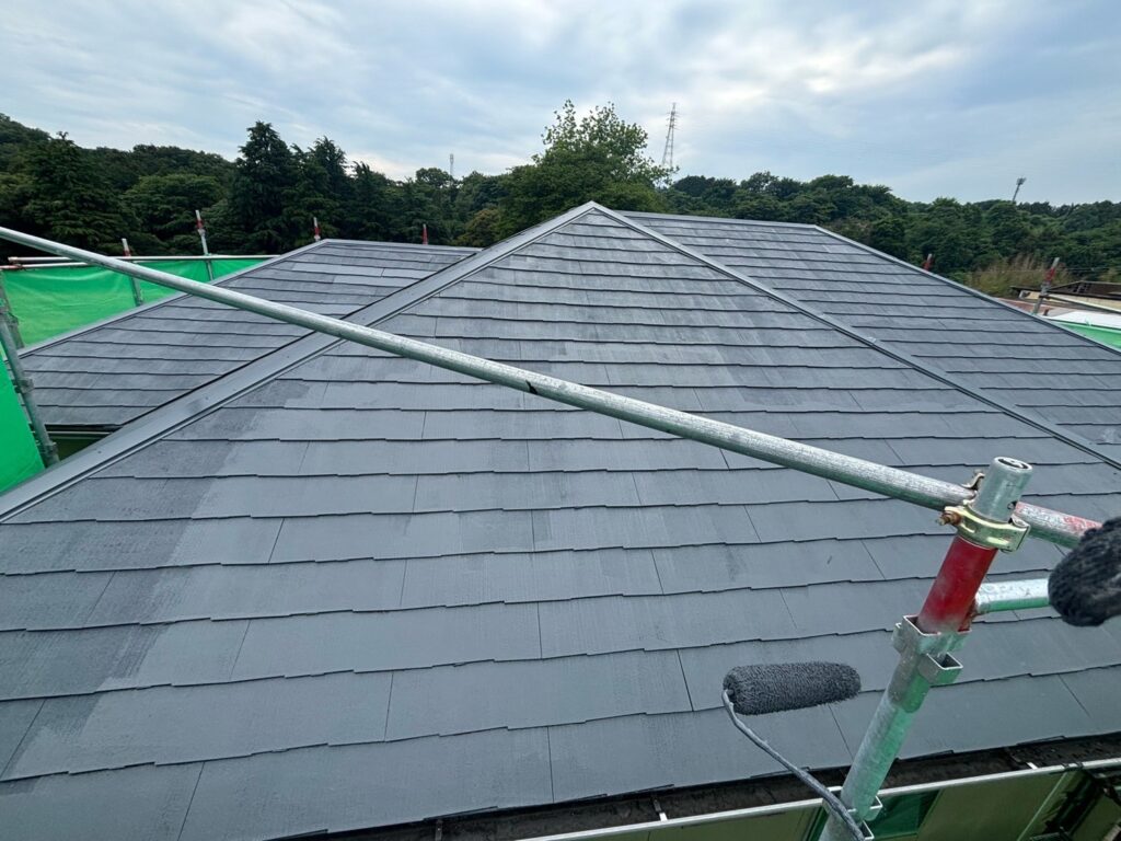 ④【津市のM様邸 外壁塗装工事｜屋根塗装も同時進行！錆止め＆タスペーサーで長持ち施工】